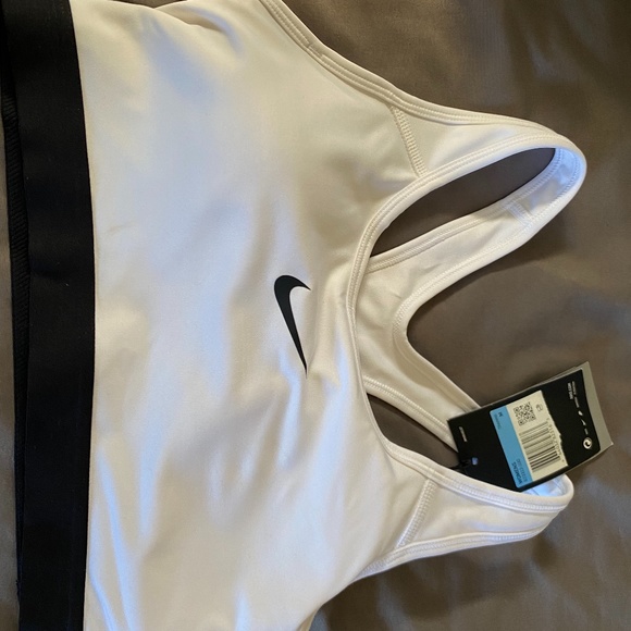 Women's Drifit White Nike Sports Bra (Medium) - Picture 1 of 1